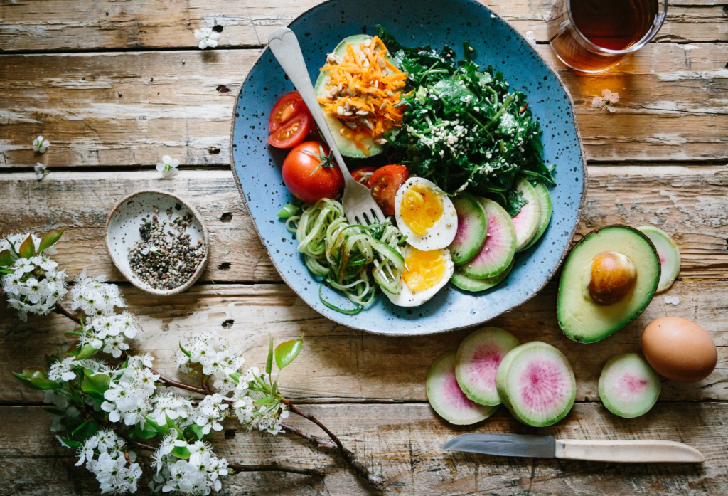 7 best pre-workout snacks that are delicious, healthy, and easy to make: 2022 the lazy gal sejal ghanate platter fruits vegetable